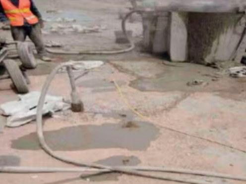 南木林水泥混凝土路面板底注浆技术 路面脱空注浆整治方案