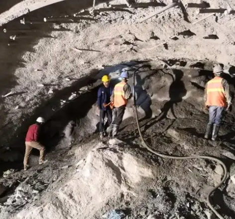 南木林拱顶带模注浆料的施工流程及注意事项